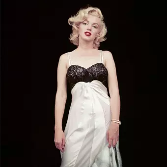 The Essential Marilyn Monroe - Deluxe Edition cover